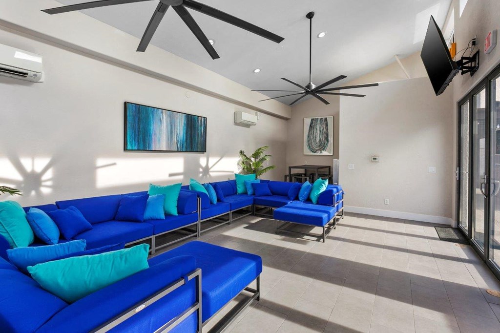 Del Sol Apartments Poolside Lounge