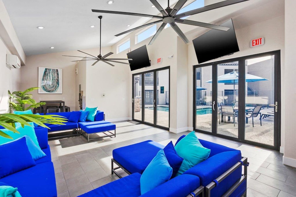 Del Sol Apartments Poolside Lounge