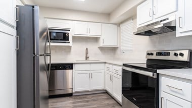 10888 N 70Th Street 1-3 Beds Apartment for Rent - Photo Gallery 1