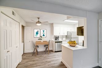 Huntington Dining Area - Photo Gallery