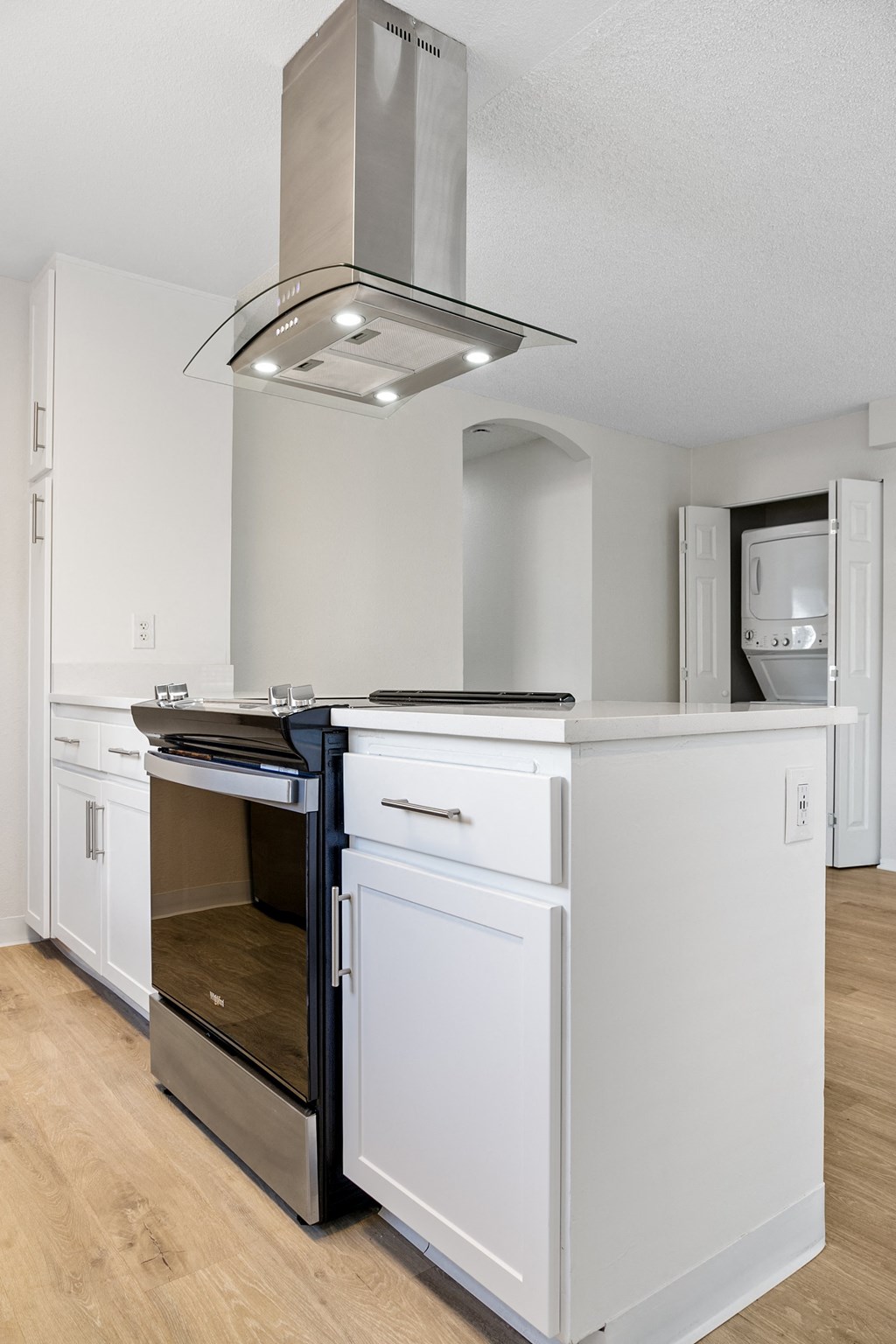 Waterleaf Apartment Homes Kitchen stove with range