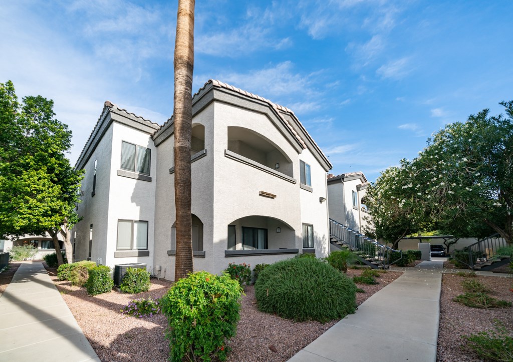 the preserve at ballantyne commons apartments courtyard and exterior