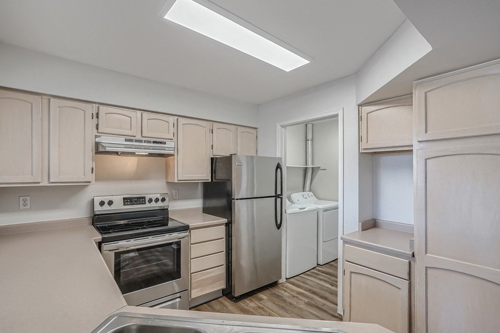 the preserve at ballantyne commons apartment kitchen with stainless steel appliances