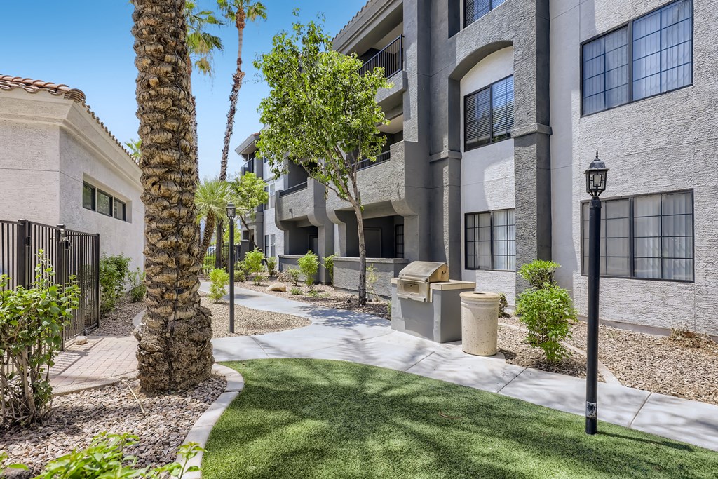 the preserve at ballantyne commons apartments patio and landscaping