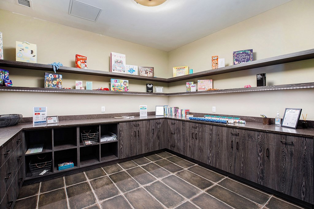 the library at the preserve at johnsons crossing apartments has a library with shelves