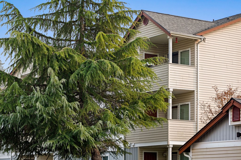 Property Exterior at Sundance Apartment Homes, Milton, Washington
