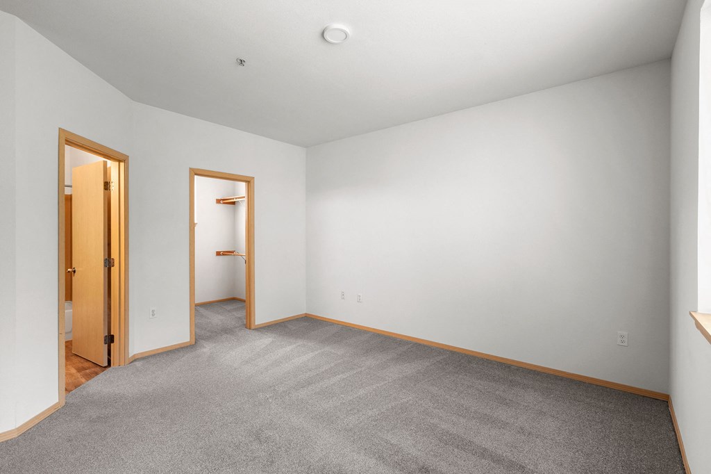 Carpeted Bedroom at Sundance Apartment Homes, Milton