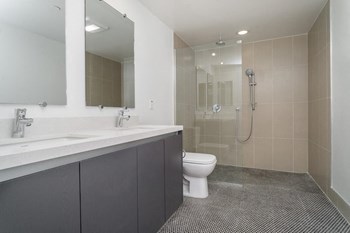 1735 N La Brea Ave Studio Apartment for Rent - Photo Gallery 2