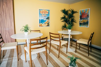 1735 N La Brea Ave Studio Apartment for Rent - Photo Gallery 3