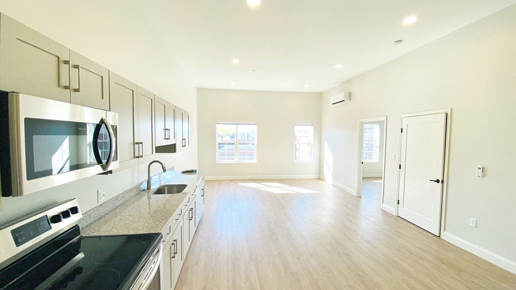 State and Clinton 2-Bedroom Apartment