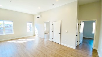 State and Clinton 2-Bedroom Apartment - Photo Gallery 16