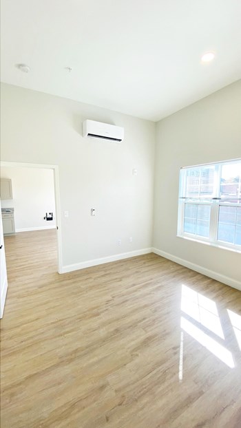 State and Clinton 2-Bedroom Apartment - Photo Gallery 17