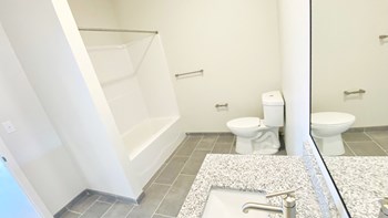 State and Clinton 2-Bedroom Apartment - Photo Gallery 15