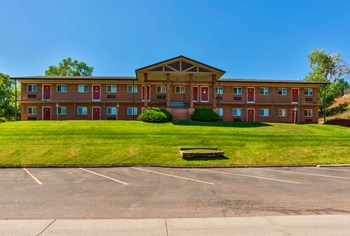 Building exterior facing Chestnut - Photo Gallery 4