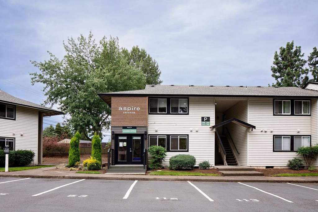 Aspire Gresham Apartments Building Exterior and Parking Lot
