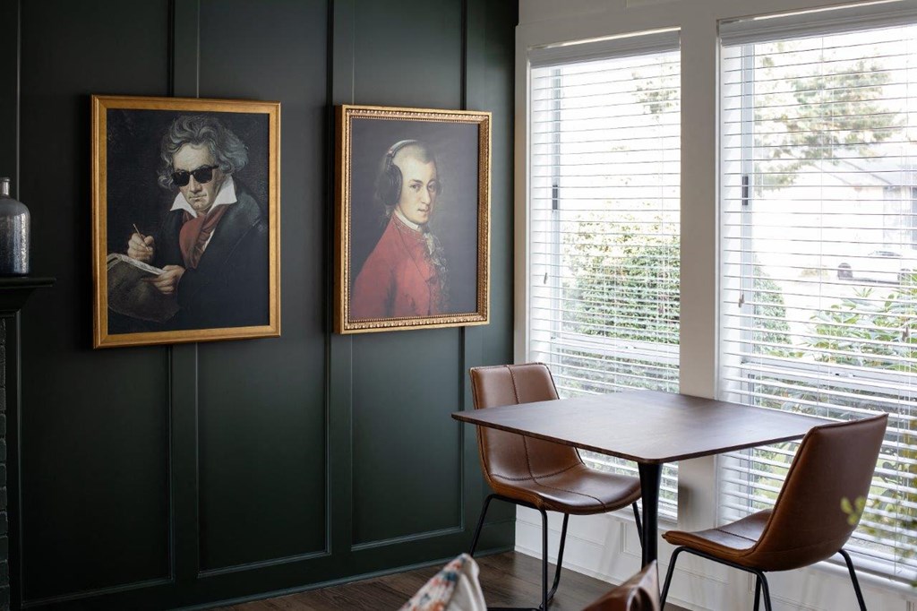 Aspire Columbia Ridge Apartments Clubhouse Paintings and Table with Chairs