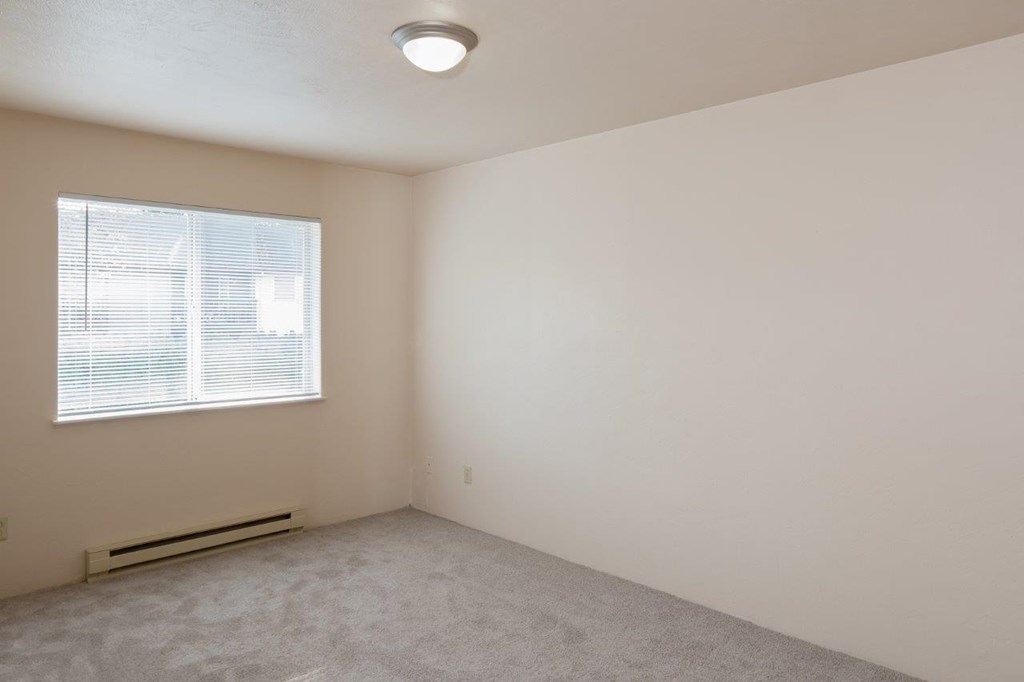 Aspire Columbia Ridge Apartments Bedroom with Window