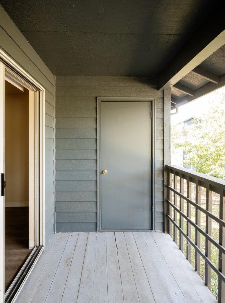 Aspire Columbia Ridge Apartments Balcony