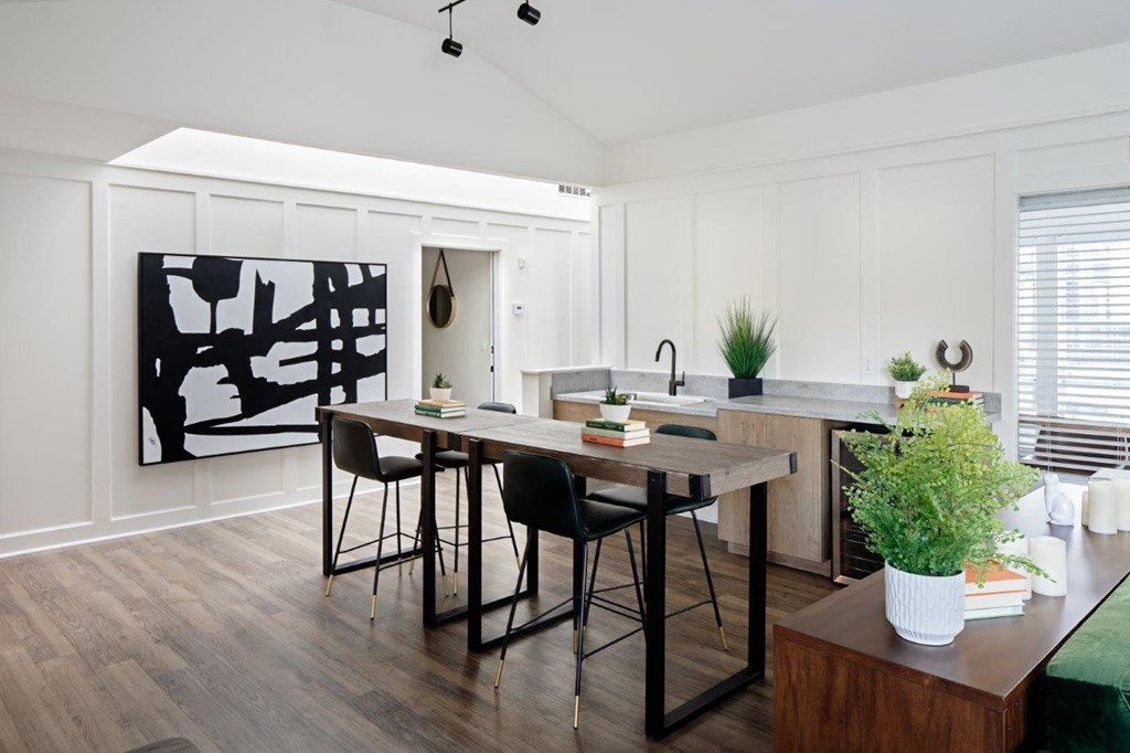 Aspire Columbia Ridge Apartments Clubhouse Kitchen and Seating