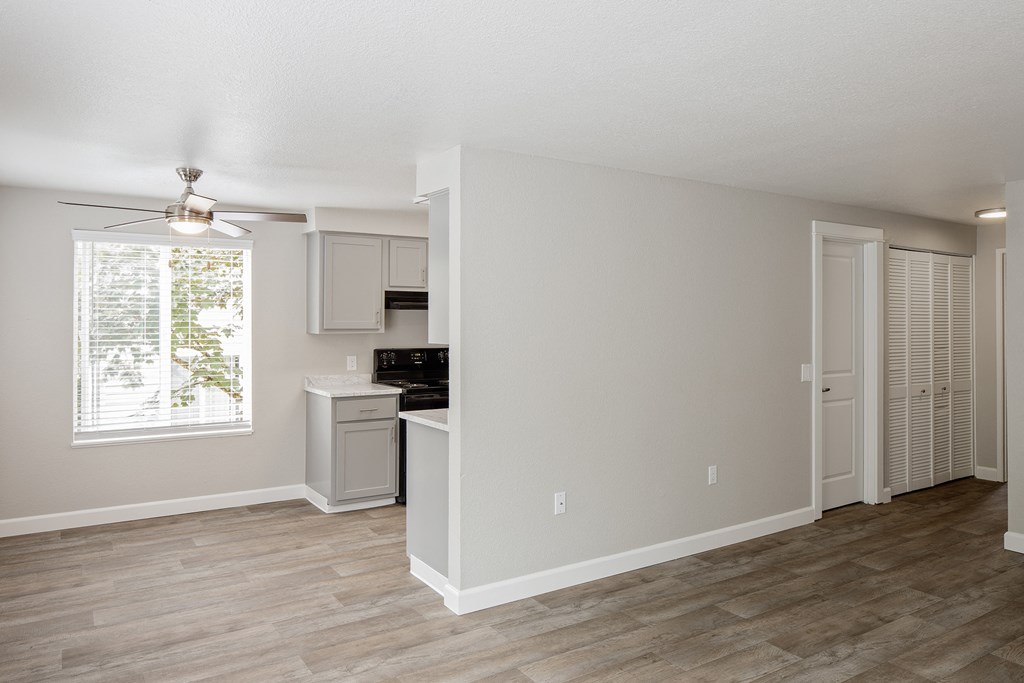 Aspire Oregon City Apartments Vacant Dining & Living Room
