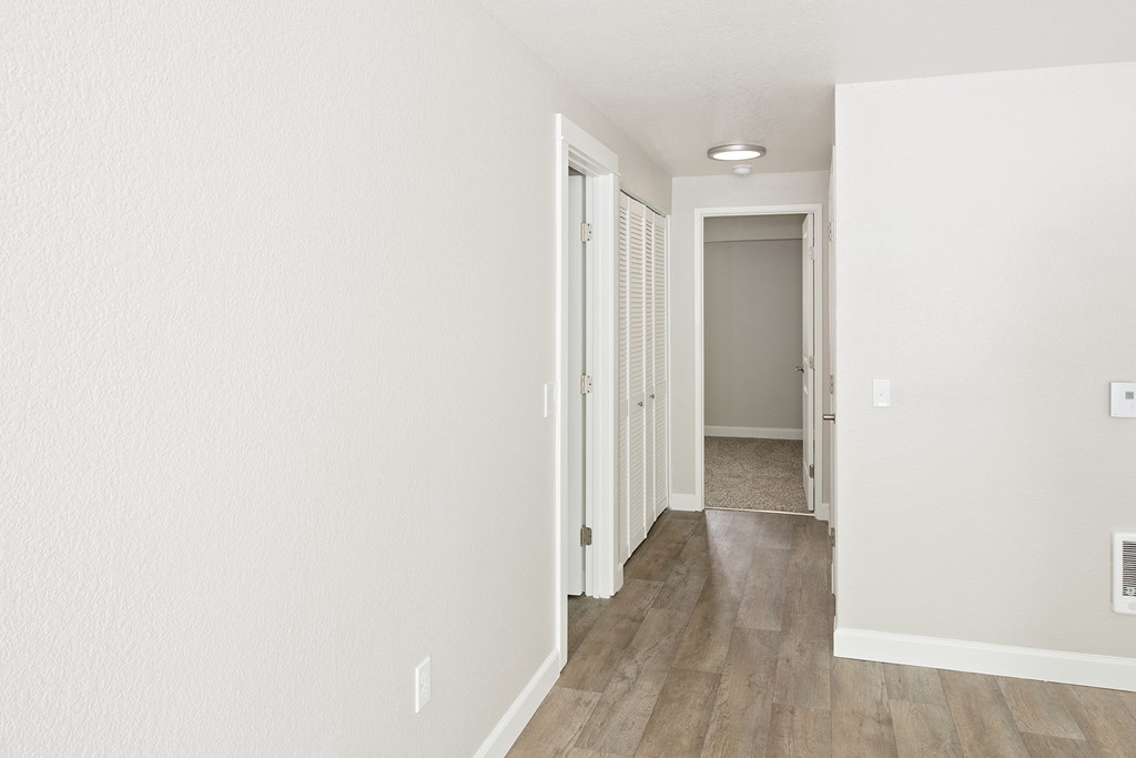 Aspire Oregon City Apartments Vacant Hallway