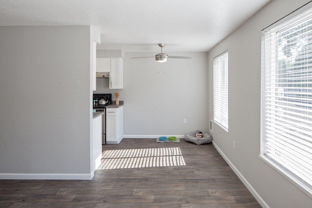 Aspire Trailmark Dining Area and Living Room