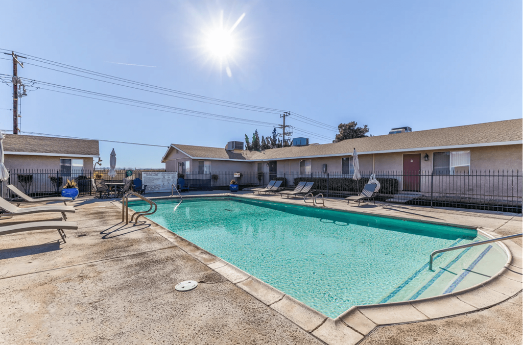 Pool Viewat Aspire Seneca, Victorville