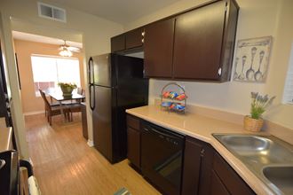 570 Knollview Court 2-3 Beds Apartment for Rent - Photo Gallery 5