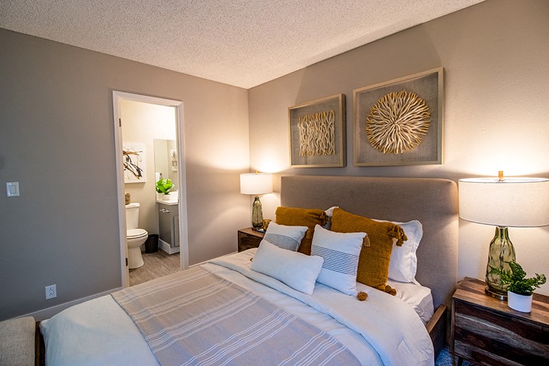 Bedroom with a closet 