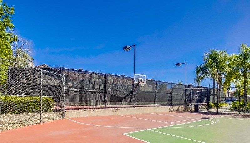 Temecula Apartments for Rent - Basketball Court at Vista Promenade Apartments, Temecula