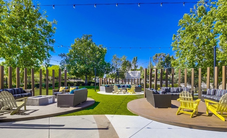 Modern Courtyard with Stylish Patio Furniture at Vista Promenade Apartments, Temecula, CA