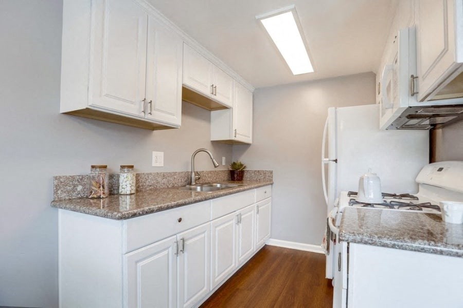 Granite-Style Countertops at Tuscany Villas Apartments, California