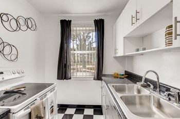 Palmer Park | Colorado Springs, CO Apartments | Kitchen Palmer Park | Colorado Springs, CO Apartments | Kitchen - Photo Gallery 6
