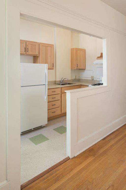 Kitchen at Cambridge Apartments, Washington