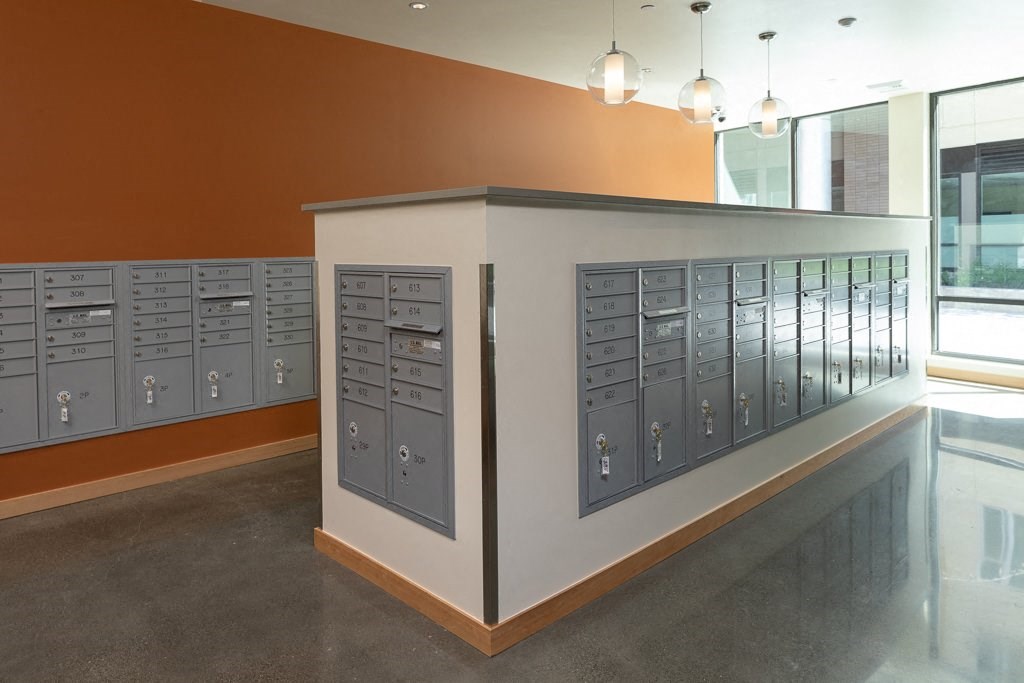 Mail roomat Cedar Crossing, Seattle, WA