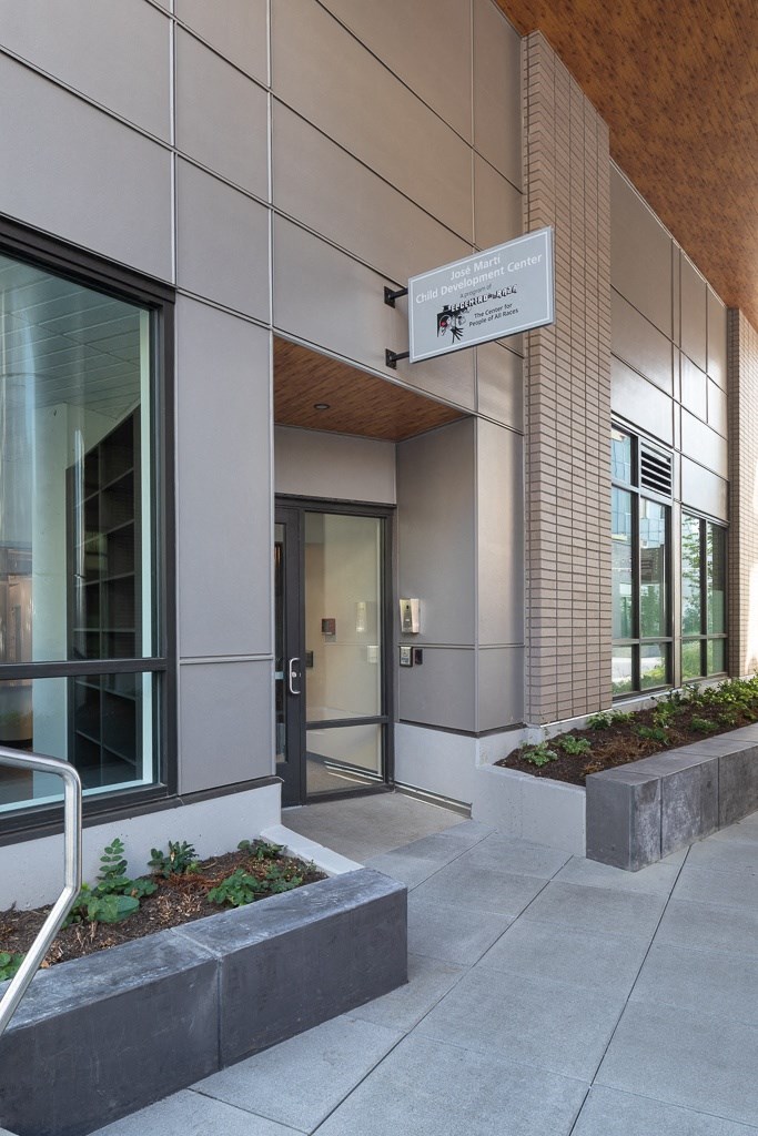Entry at Cedar Crossing, Seattle, 98115