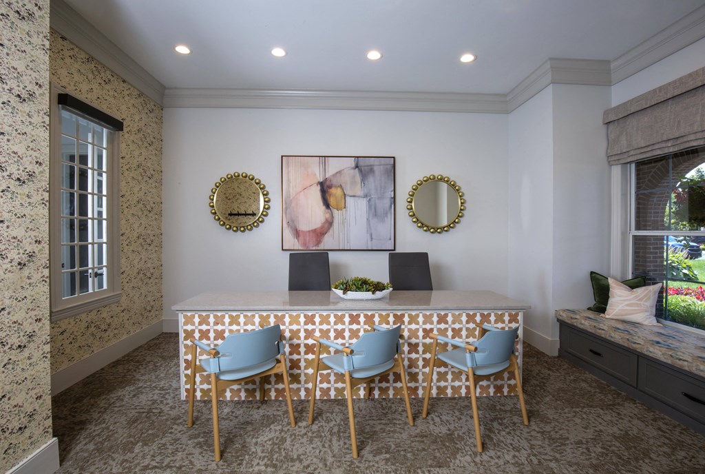 Indianapolis Apartments Castle Creek leasing center with 24-hour emergency maintenance