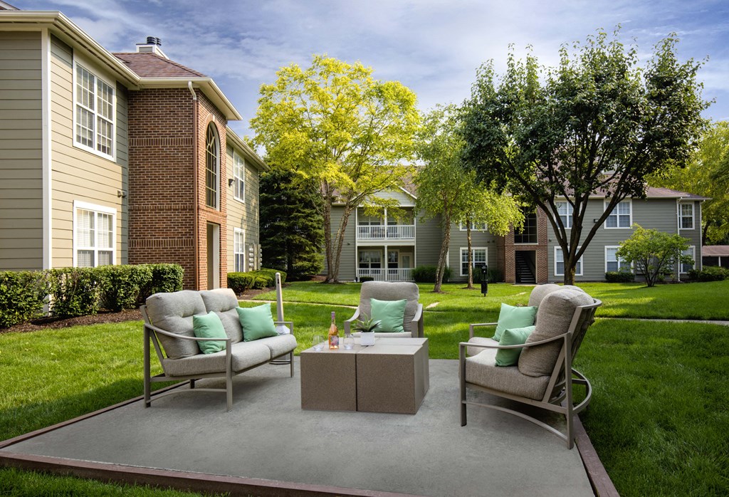 Indianapolis Apartments Castle Creek Outdoor Firepit and Lounge Area