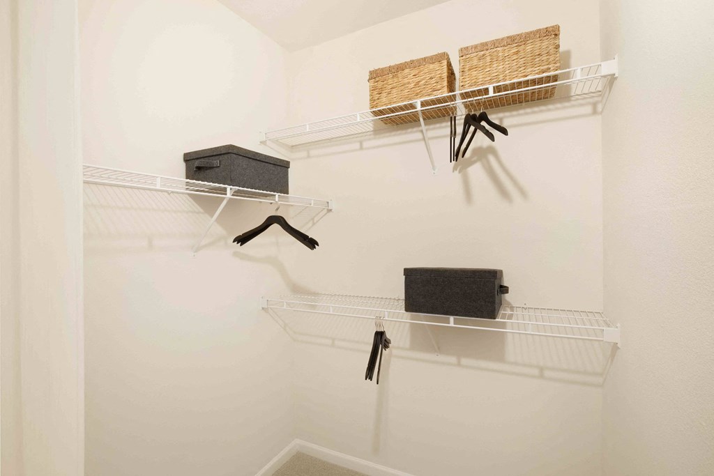 Grove Swift Creek Apartments Walk-in Closet
