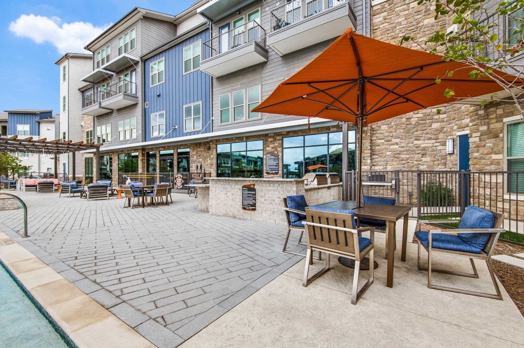 Westloop at the Diamond Interchange Irving TX pool and lounge area