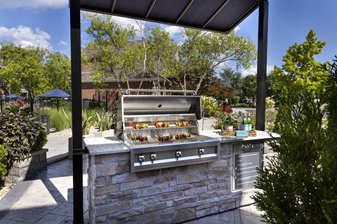Indianapolis Lake Clearwater Apartments outdoor grill