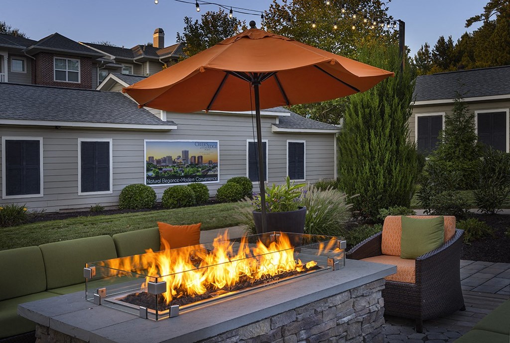 Creek's Edge Apartments Richmond Virginia outdoor fire pit