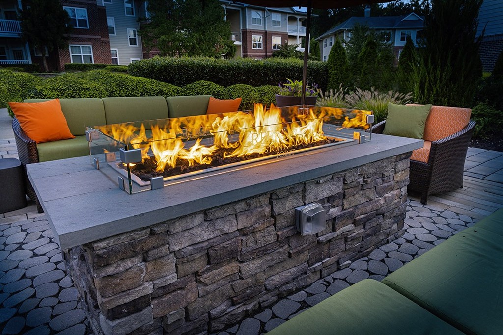 Creek's Edge Apartments Richmond Virginia outdoor fire pit at dusk