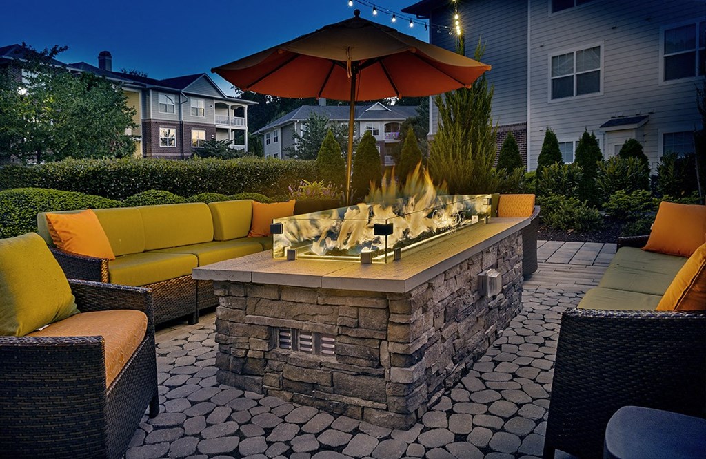 Creek's Edge Apartments Richmond Virginia outdoor fire pit at dusk