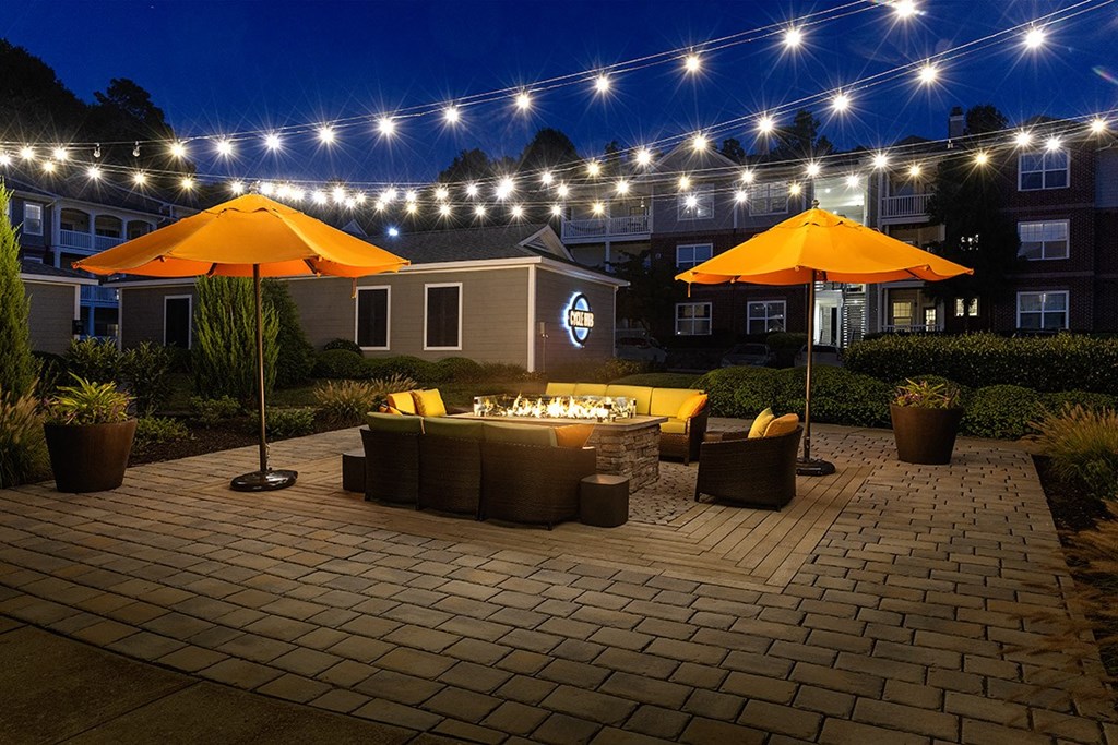 Creek's Edge Apartments Richmond Virginia outdoor lounge area at dusk