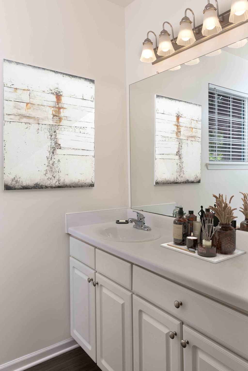 Creek's Edge Apartments Richmond Virginia bathroom with large vanity