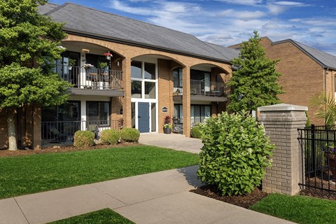 Hurstbourne Grand Apartments building exterior