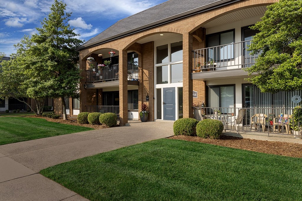 Hurstbourne Grand Apartments Louisville covered balconies and patios