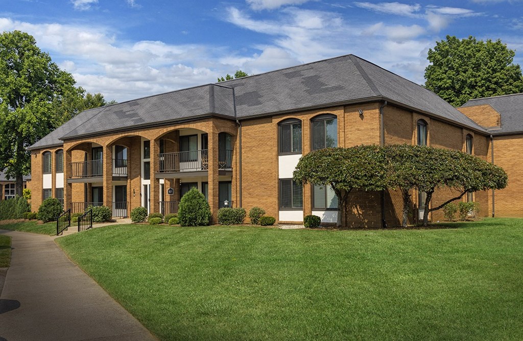 Hurstbourne Grand Apartments Louisville building exterior with greenspace