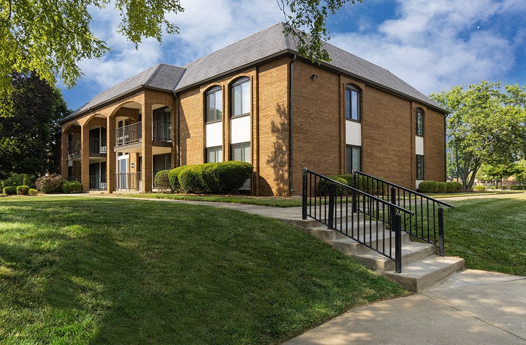 Hurstbourne Grand Apartments Louisville building exterior